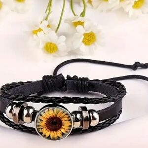 2/30$ Or 3/$35 NEW Y2K Sunflower Charm Black‎ PU Leather Bracelet (#026)
